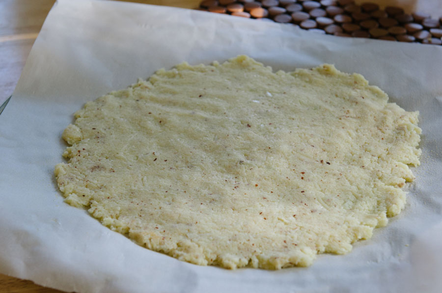 How To Make An AWESOME Cauliflower Pizza Crust! | soletshangout.com