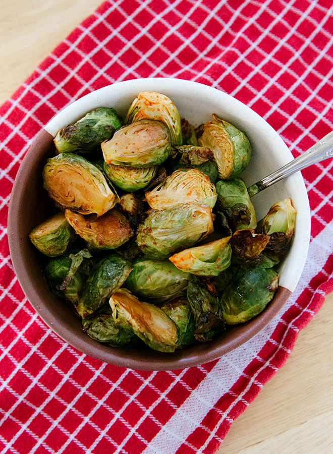 Maple + Sriracha Brussels Sprouts | soletshangout.com