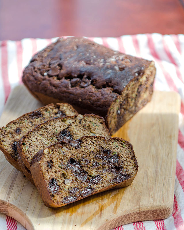 Grain-Free Chocolate Chip Zucchini Bread | soletshangout.com #grainfree #glutenfree #paleo #primal