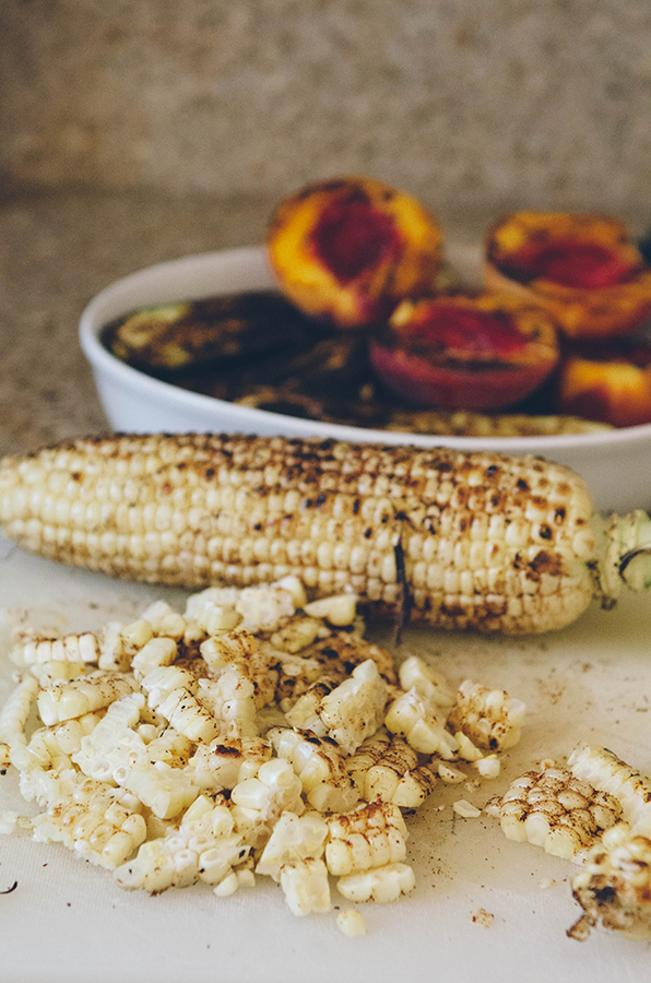 Taco Bowls with Grilled Corn Zucchini + Peach Salsa {with #vegetarian option} #glutenfree #realfood #cleaneating 