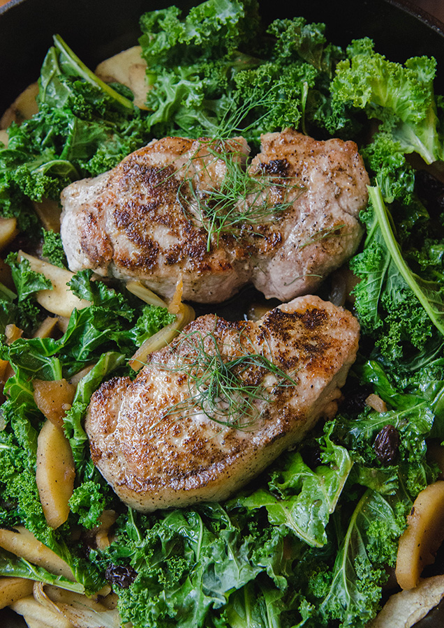 Fall is in full swing with these Apple Cider Pork Chops from @fettysfo