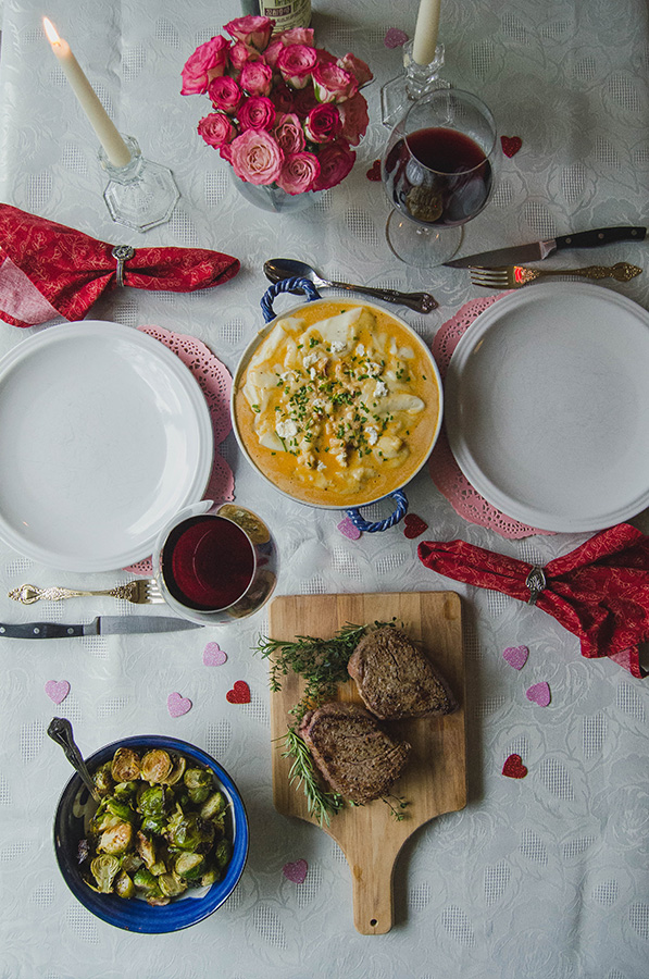 The Perfect Pan Seared Filet Mignon by @SoLetsHangOut // #steak #filetmignon #valentinesday #paleo #glutenfree #primal 