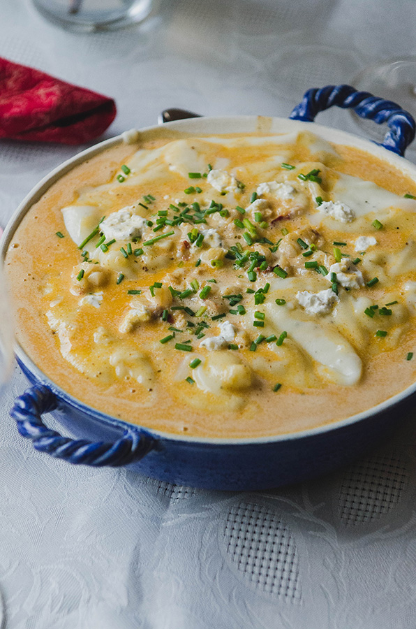 Creamy Goat Cheese & Lobster Mashed Potatoes by @SoLetsHangOut // #valentinesday #lobster #mashedpotatoes #goatcheese #comfortfood #glutenfree #primal