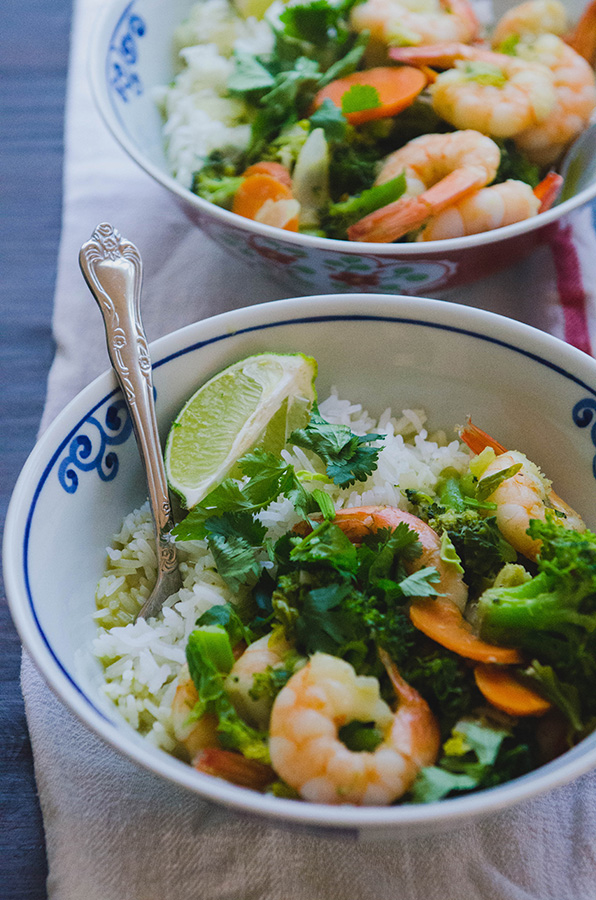 Green Curry Shrimp Stir Fry by @SoLetsHangOut // #curry #glutenfree #paleo #primal #greencurry #green #shrimp #thai 