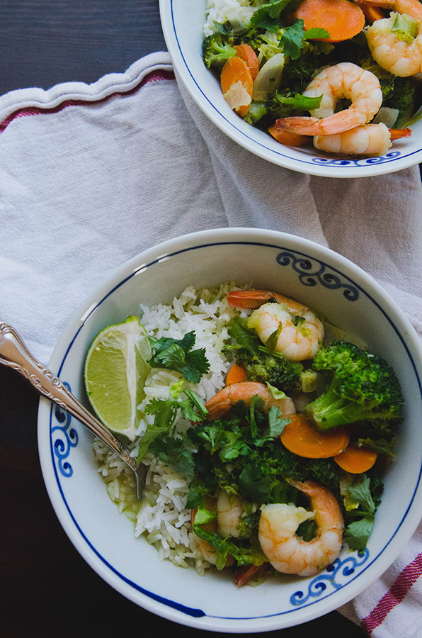 Green Curry Shrimp Stir Fry by @SoLetsHangOut // #curry #glutenfree #paleo #primal #greencurry #green #shrimp #thai 