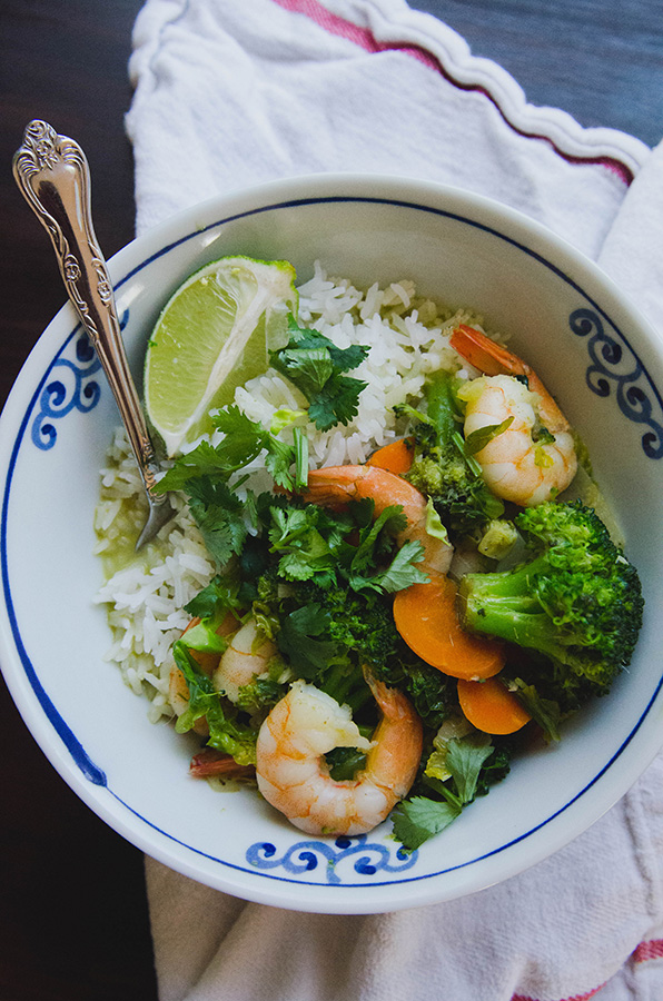 Green Curry Shrimp Stir Fry by @SoLetsHangOut // #curry #glutenfree #paleo #primal #greencurry #green #shrimp #thai 