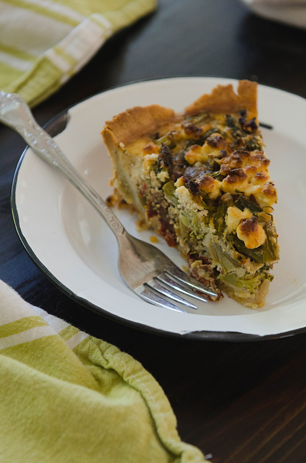 #GrainFree Spring Harvest Quiche with Sausage, Sun Dried Tomatoes & Goat Cheese by @SoLetsHangOut // #glutenfree #primal #quiche #paleo #spring #brunch #easter #breakfast