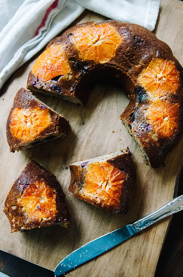 Grain-Free Banana Blueberry Bunt Cake with Oranges by @SoLetsHangOut // #paleo #primal #glutenfree #grainfree #buntcake #banana #blutberry #orange #breakfast