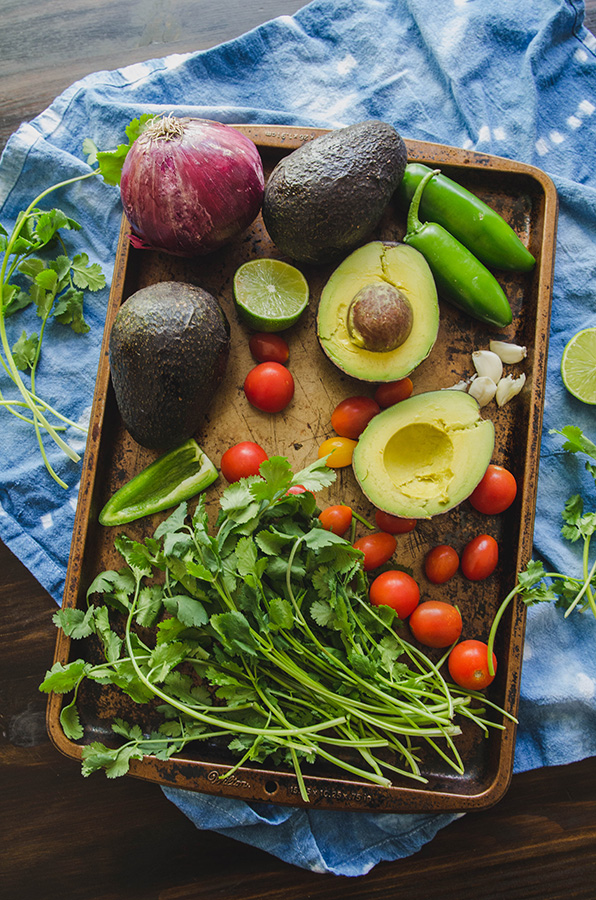 Quick & Easy Homemade Guacamole by @SoLetsHangOut is made in a food processor and only takes a couple of minutes! #guacamole #easy #cincodemayo #glutenfree #paleo 