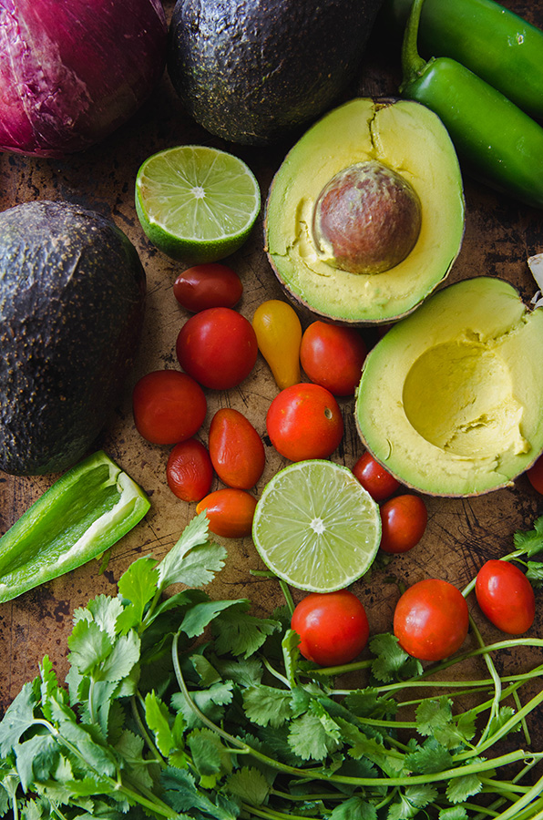 Quick & Easy Homemade Guacamole by @SoLetsHangOut is made in a food processor and only takes a couple of minutes! #guacamole #easy #cincodemayo #glutenfree #paleo 