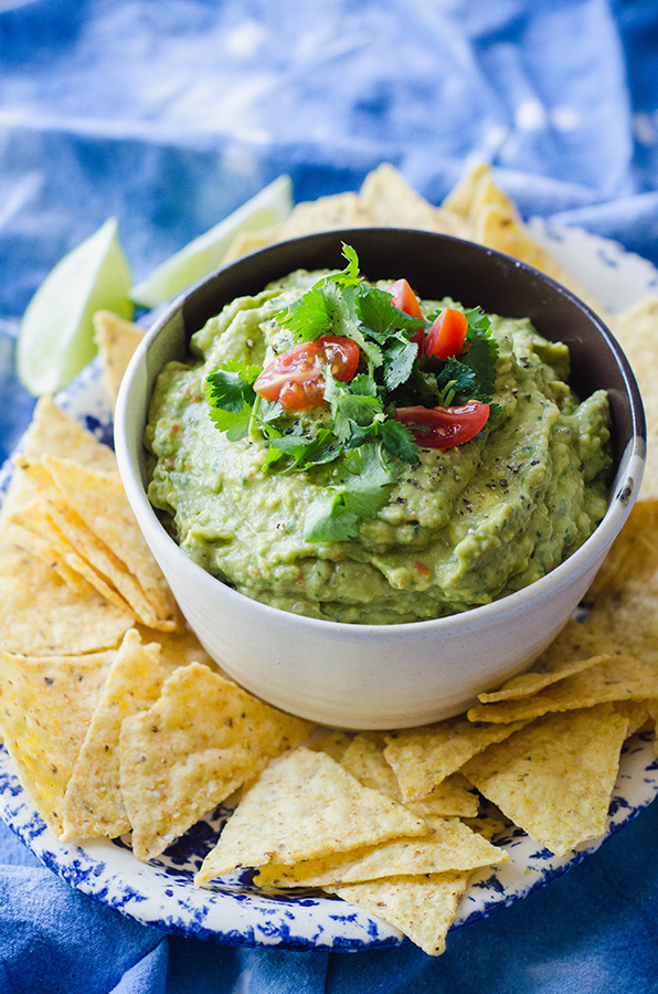 Quick & Easy Homemade Guacamole by @SoLetsHangOut is made in a food processor and only takes a couple of minutes! #guacamole #easy #cincodemayo #glutenfree #paleo 