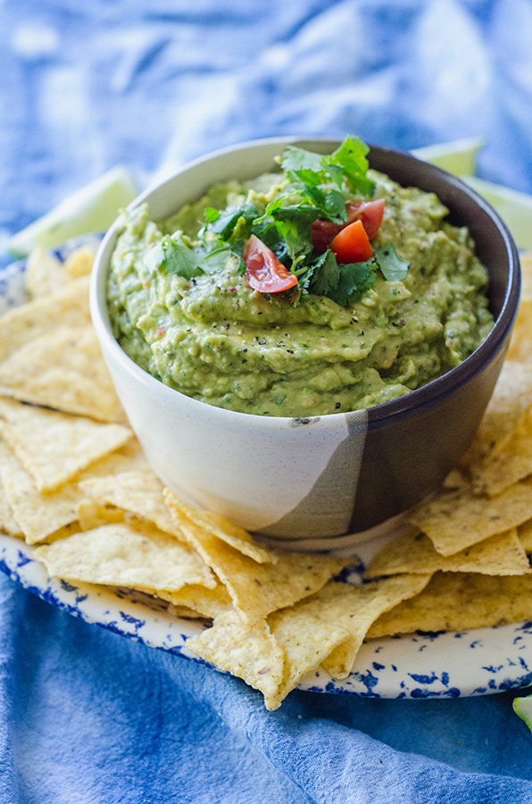 Quick & Easy Homemade Guacamole by @SoLetsHangOut is made in a food processor and only takes a couple of minutes! #guacamole #easy #cincodemayo #glutenfree #paleo 