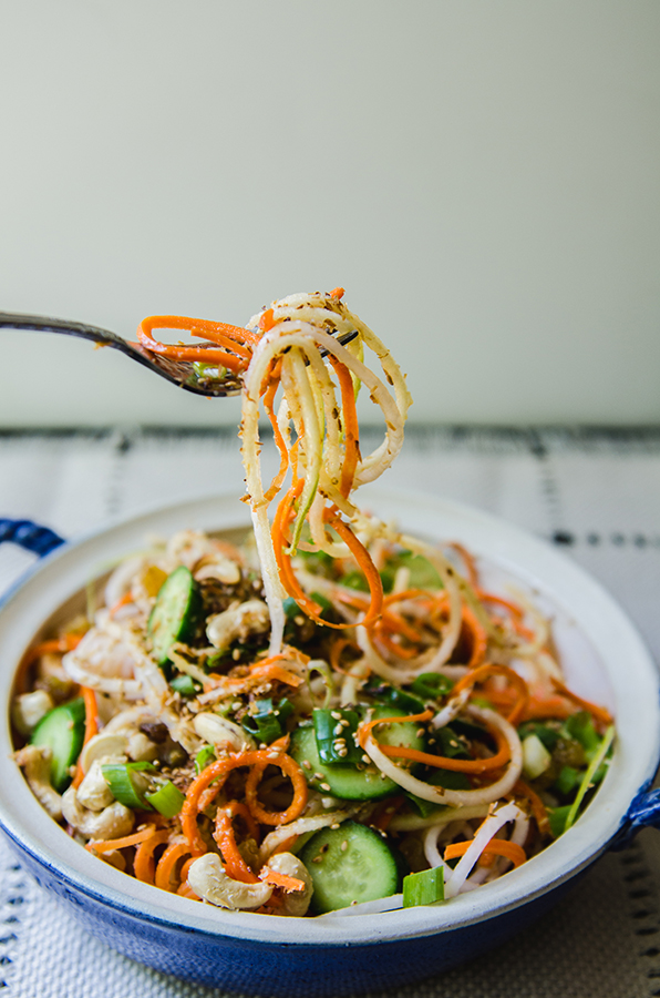 Daikon And Carrot Noodle Salad With Sesame Ginger Dressing by @SoLetsHangOut // #glutenfree #paleo #vegan #salad #spiralized #carrotnoodle #daikon #spiralizer #asian #sesame #ginger 