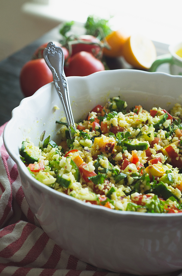 Turmeric Cauliflower Tabbouleh Salad with Veggies, Herbs & Peaches by @SoLetsHangOut is #paleo, #glutenfree and #vegan! #grainfree #turmeric #salad #tabbouleh #veggies #sidedish #latesummer 