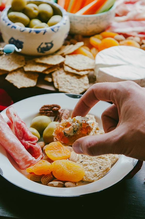 How To Build An Epic Gluten-Free Cheese Board by @SoLetsHangOut// perfect for #valentinesday! #cheeseboard #cheeseplate #cheese #glutenrfree #platter 