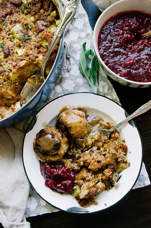 Grain-Free Apple, Sage + Sausage Stuffing by @SoLetsHangOut // #grainfree #paleo #glutenfree #stuffing #paleostuffing #legitbread #apple #sausage #sage