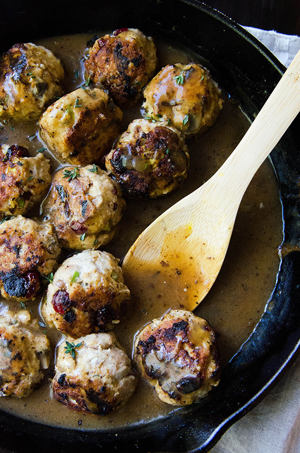 Thanksgiving Meatballs with Easy Pan Gravy by @SoLetsHangOut// #glutenfree #paleo #thanksgiving #grainfree #meatballs #gravy #easy #whole30