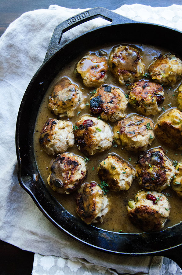 Thanksgiving Meatballs with Easy Pan Gravy by @SoLetsHangOut// #glutenfree #paleo #thanksgiving #grainfree #meatballs #gravy #easy #whole30